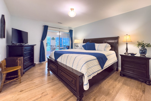 This Pointe Royale Branson condo has access to a comfortable sunroom.