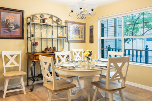Enjoy a dining room table for six while at this Pointe Royale Branson condo.
